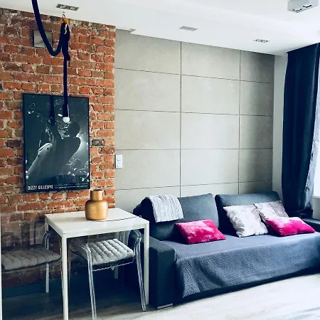 Old Town / Igielnicka Apartman *